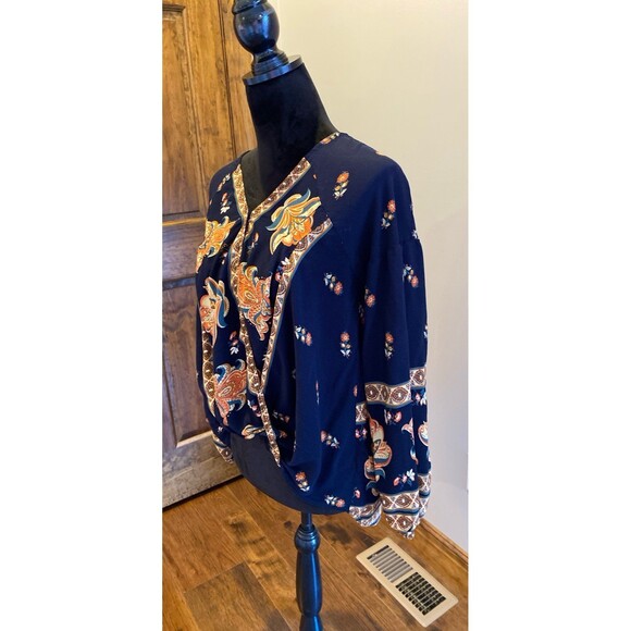 Gigio Faux Wrap Blouse Size Small Navy w/ Flowers longer Back Boho Peasant Look - Picture 3 of 11